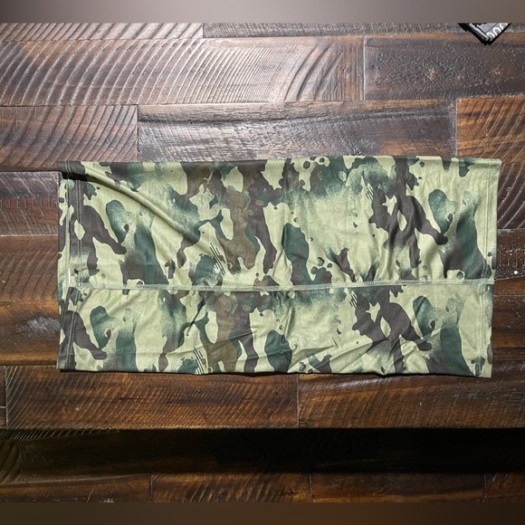 Nike Unisex-Adult Just Do It Running Neck Gaiter Wrap with Dri-Fit Technology - Picture 2 of 3